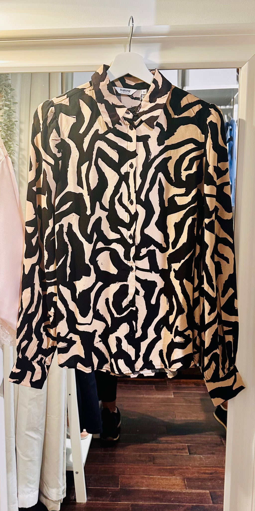 b young JOSA Puff Shirt