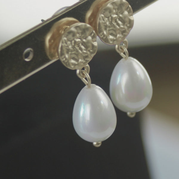 AUDREY Dot Post Pearl Earrings in Gold - TheSecretCloset.Boutique