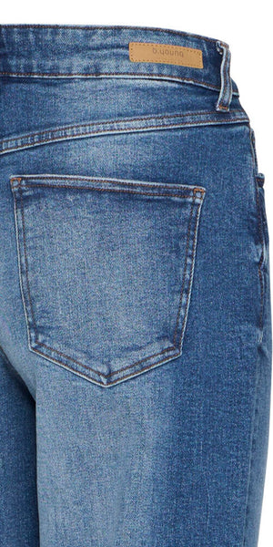 b young LOETTA Mom Fit Jeans in Mid Blue Denim