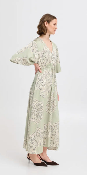 b young JANNIKE Dress in Tea Paisley Mix