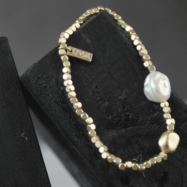 AUDREY Pearl Bracelet in Gold - TheSecretCloset.Boutique