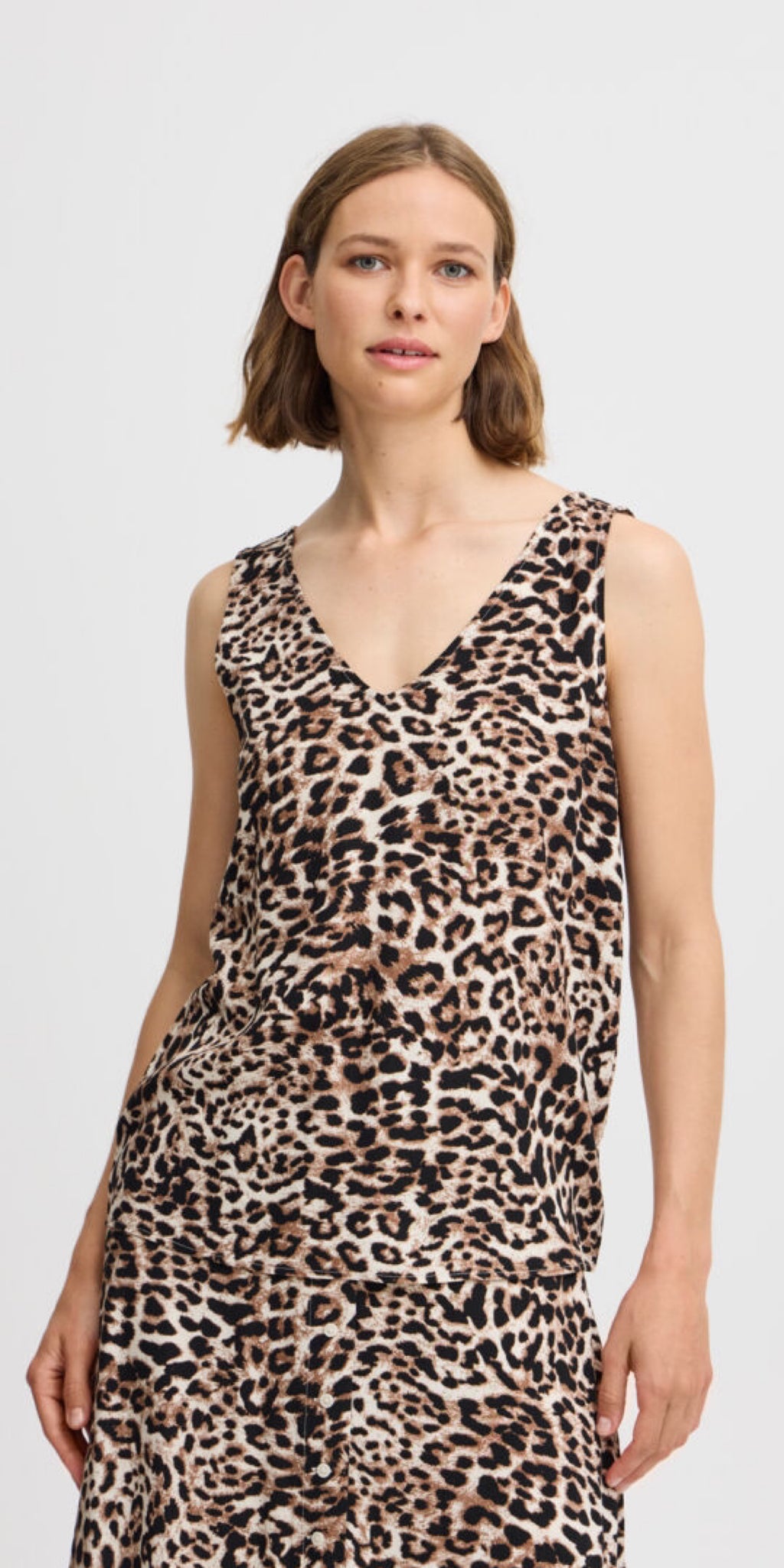 b young JOELLA Top in Birch Leopard