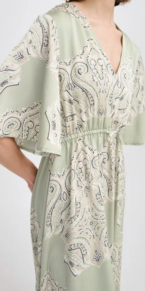 b young JANNIKE Dress in Tea Paisley Mix
