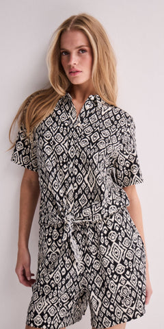 ICHI LINNO Shirt in Black Diamond Ikat