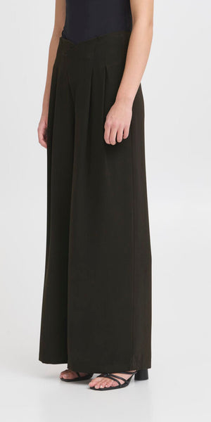 ICHI LINTA Pants in Black