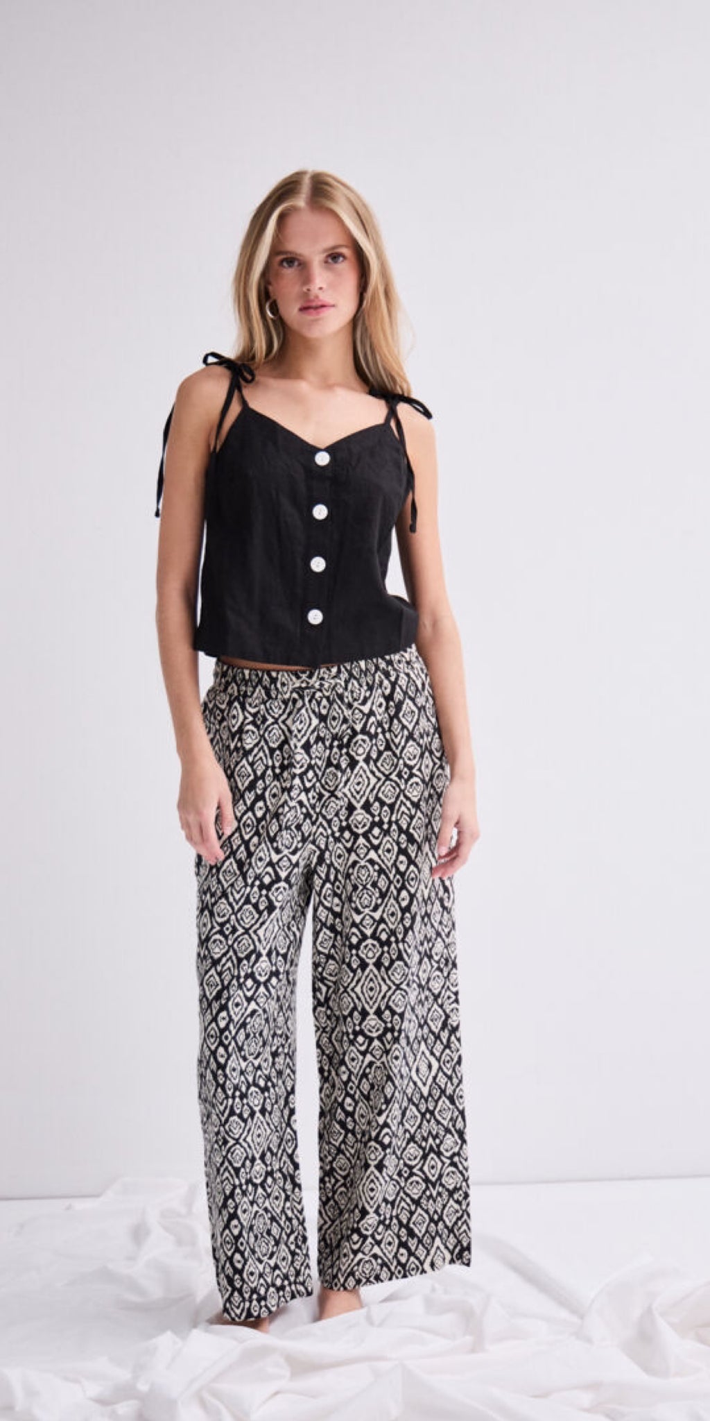 ICHI LINNO Pants in Black Diamond Ikat