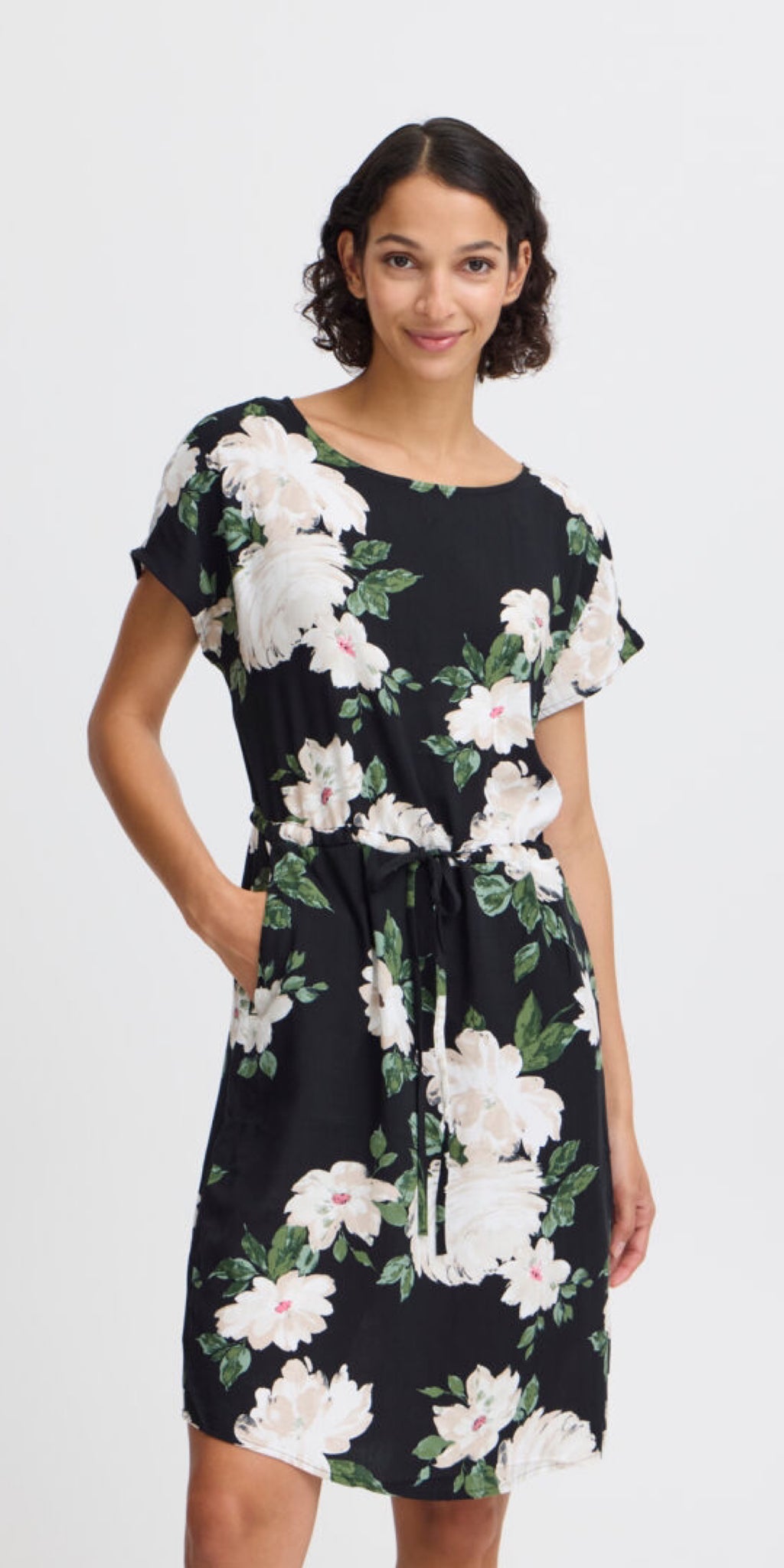 b young JOELLA O Neck Dress in Black Roses