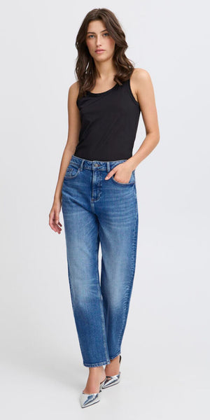 b young LOETTA Mom Fit Jeans in Mid Blue Denim