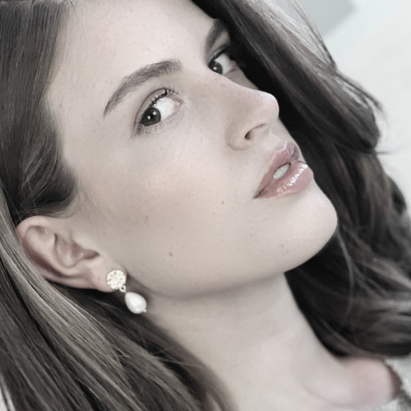 AUDREY Dot Post Pearl Earrings in Gold - TheSecretCloset.Boutique