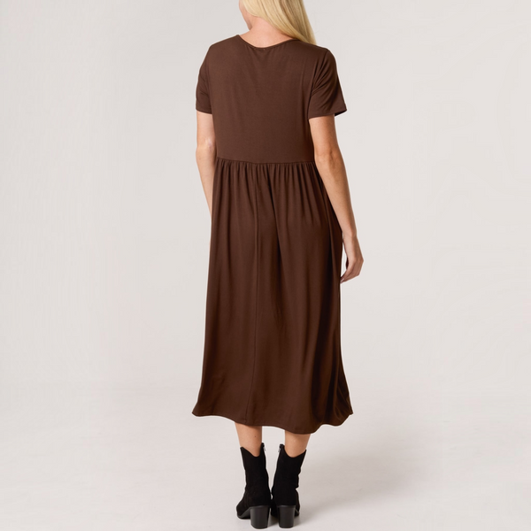 Round Neck Stretch Dress in Chocolate