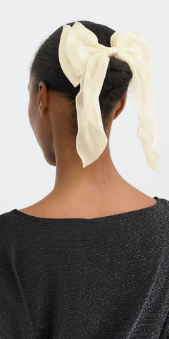 b young VIOLETTA Bow in Oatmeal