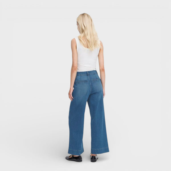 b young KOMMA Cropped Jeans - TheSecretCloset.Boutique