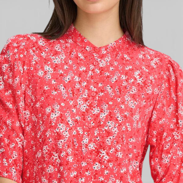 ICHI VERA Short Sleeve Shirt in Teaberry Floral - TheSecretCloset.Boutique