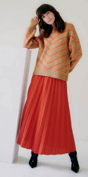 b young DESON Skirt in Aurora Red